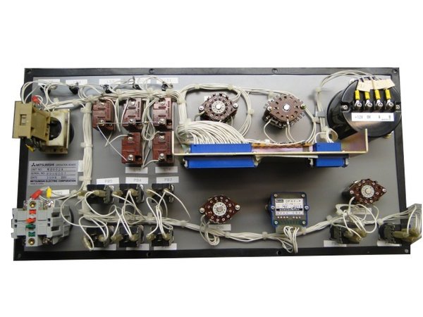 MB962A mit HD52-1 Manual Pulse Generator Mitsubishi Operation Board